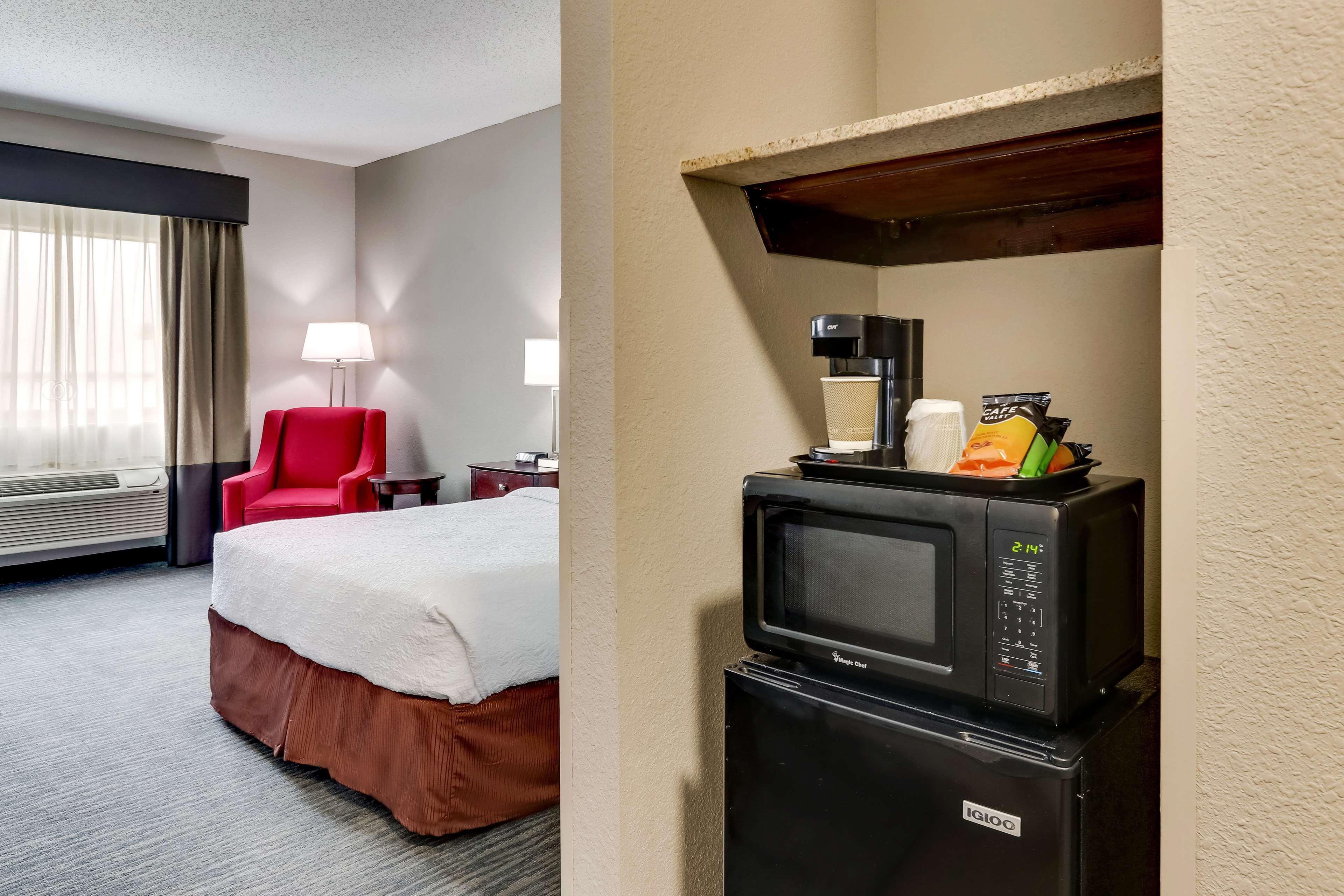 Best Western Plus University Inn & Suites Wichita Falls Ngoại thất bức ảnh