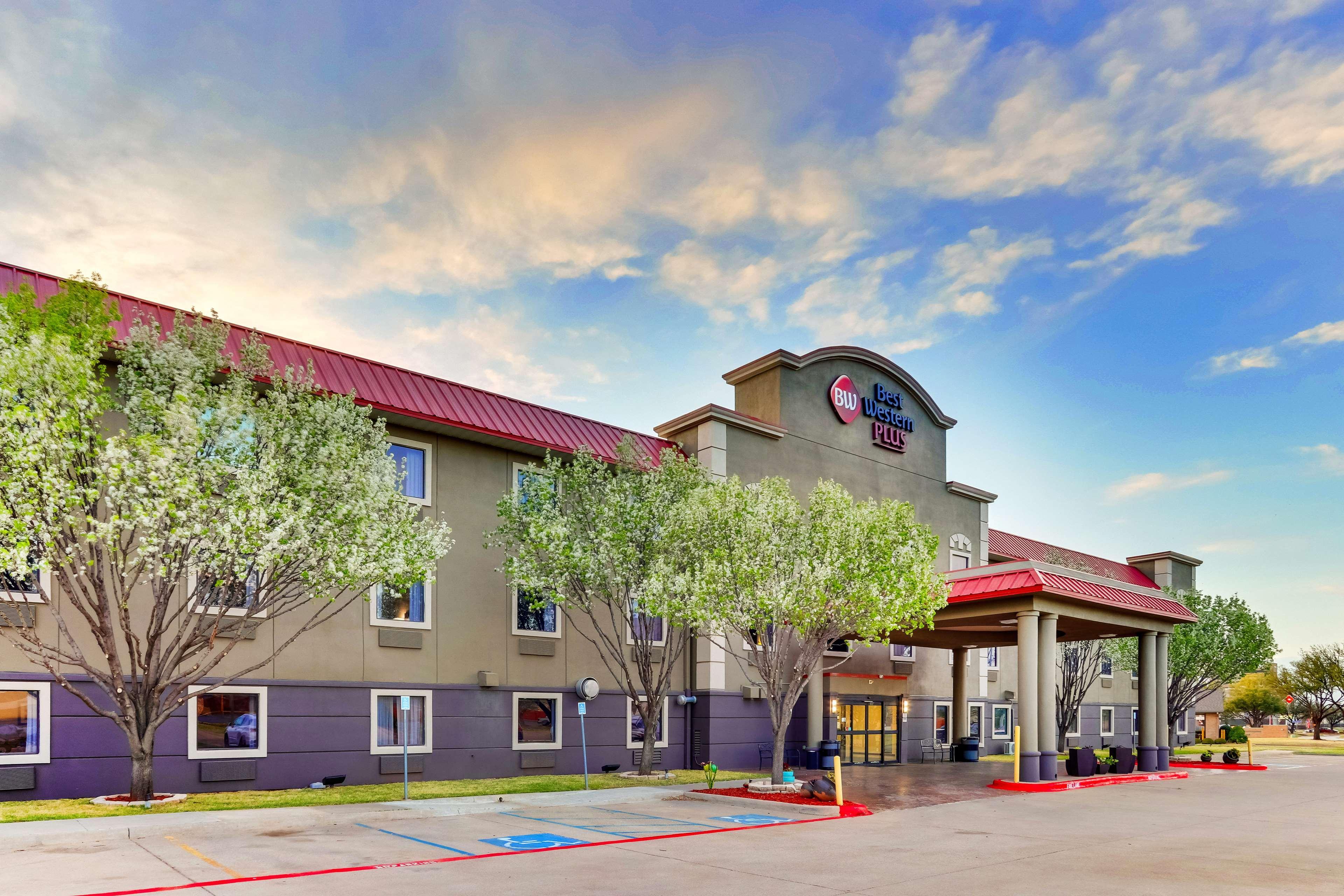 Best Western Plus University Inn & Suites Wichita Falls Ngoại thất bức ảnh