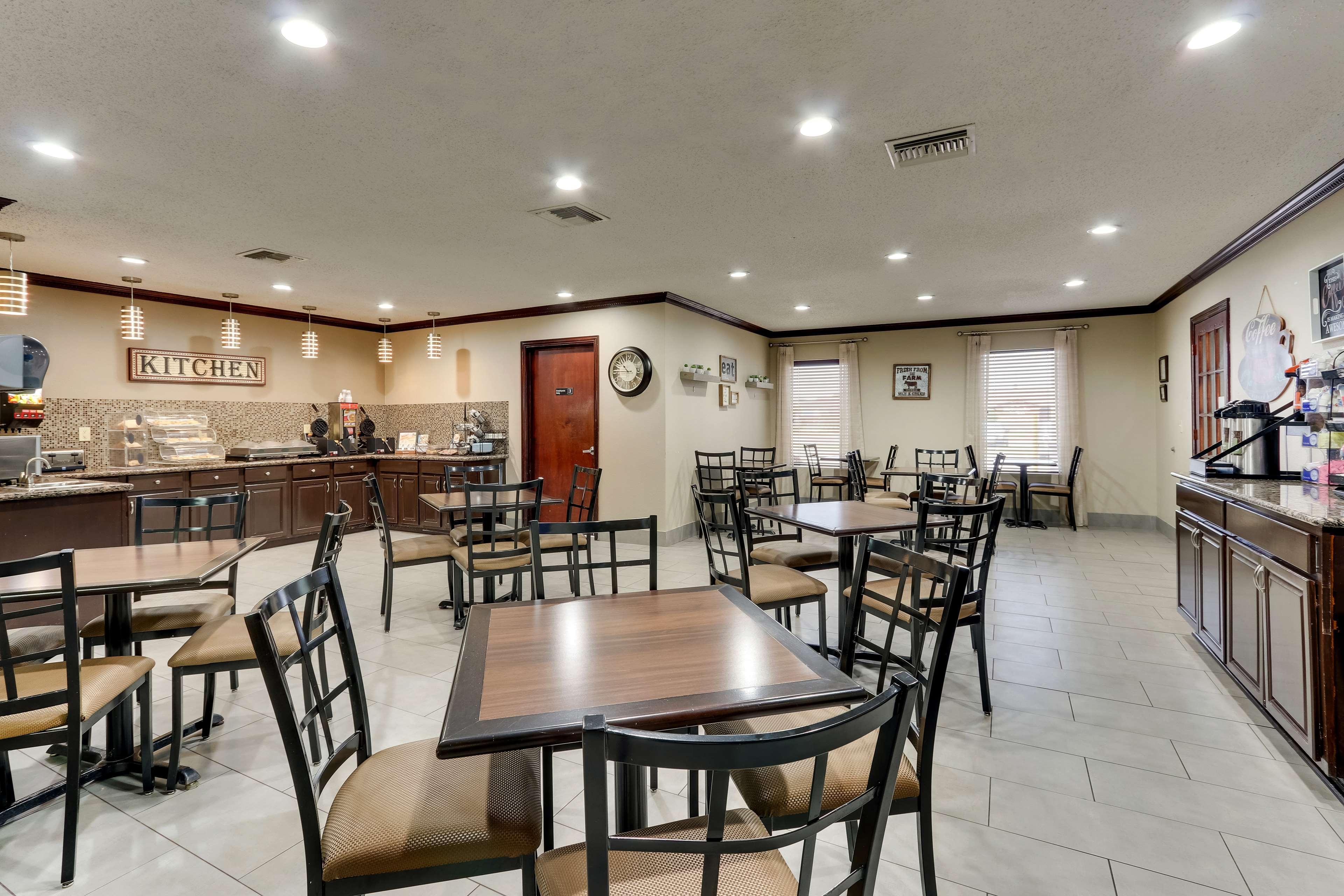 Best Western Plus University Inn & Suites Wichita Falls Ngoại thất bức ảnh