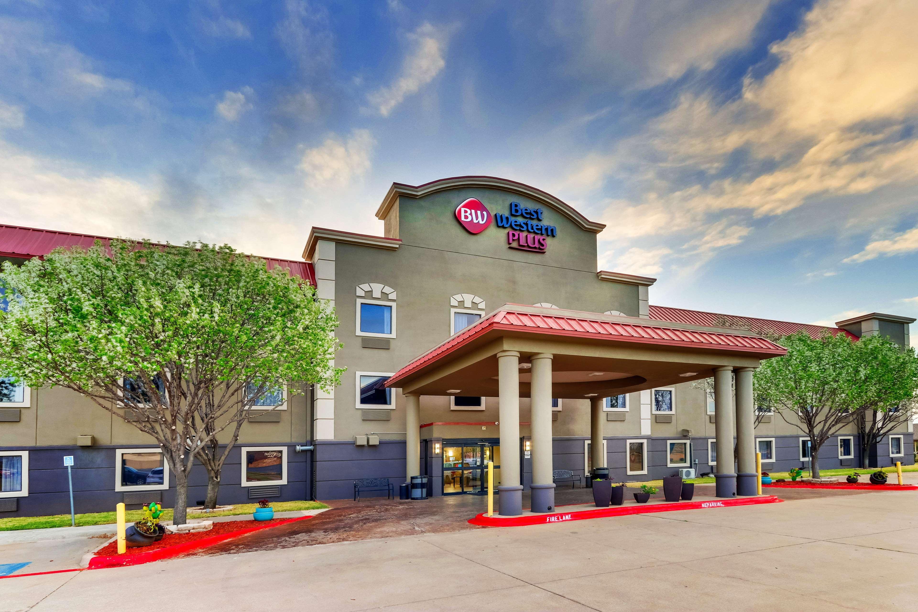 Best Western Plus University Inn & Suites Wichita Falls Ngoại thất bức ảnh