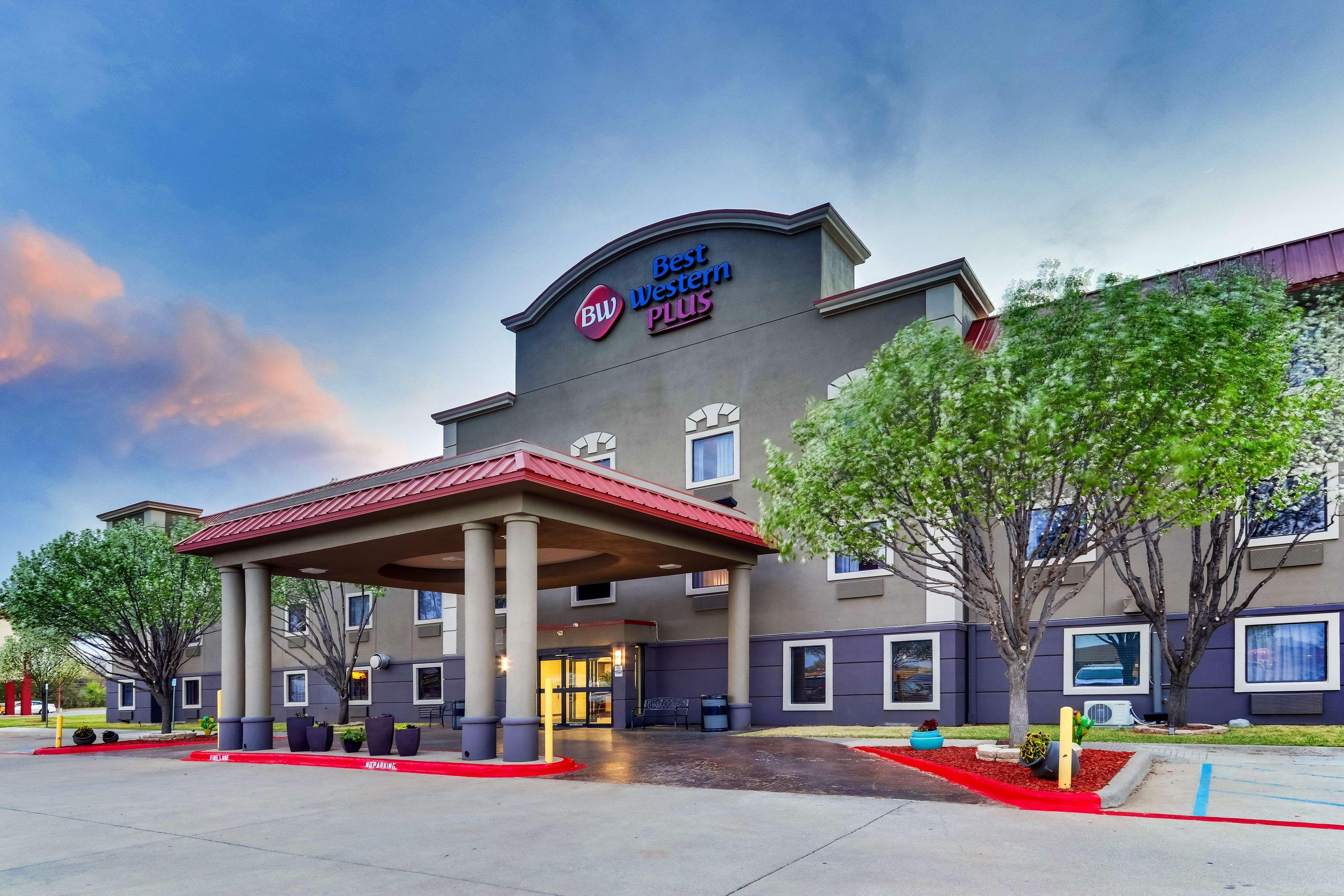 Best Western Plus University Inn & Suites Wichita Falls Ngoại thất bức ảnh