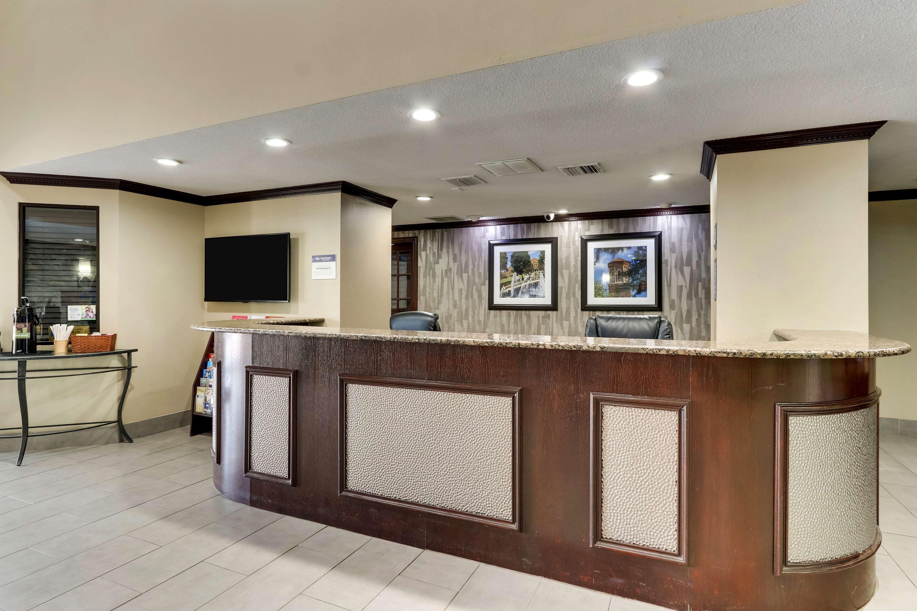 Best Western Plus University Inn & Suites Wichita Falls Ngoại thất bức ảnh